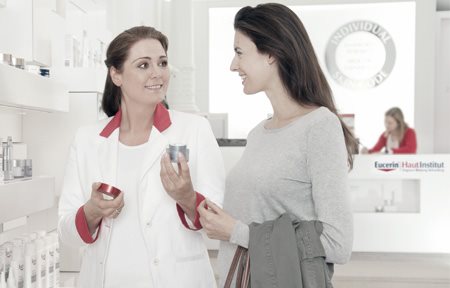 Discussion entre un dermatologue et un client